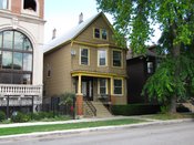 English: Family Matters house, at 1516 W. Wrightwood Avenue in Chicago, Illinois. The structure to the left of the Family Matters house did not exist at the time the exterior shots for Family Matters were filmed.