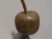 English: Lost Wax Casting: original artwork of an apple from wax. Step 1 of the lost-wax bronze casting process Español: Moldeo a la cera perdida: creación de modelo de una manzana en cera de abeja