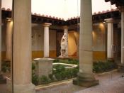 Detalle del patio columnado central de la Domus romana de Julióbriga. En él observamos un pequeño estanque donde recoger el agua de lluvia (impluvium) así como una fuente ornamental.