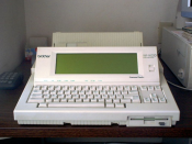 English: Image of a now obsolete hardware type word processor. ‪Norsk (nynorsk)‬: Teksthandsamingsmaskin