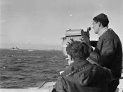 Signalmen aboard HMCS Kitchener, which is at sea escorting a convoy en route to Liverpool, England, October 1942 / Signaleurs à bord du NCSM Kitchener, qui escorte un convoi à destination de Liverpool (Angleterre) en octobre 1942