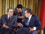 English: Richard Nixon meets Leonid Brezhnev June 19, 1973 during the Soviet Leader's visit to the U.S. Česky: Richard Nixon a Leonid Iljič Brežněv při Brežněvově návštěvě Spojených států 19. června 1973.