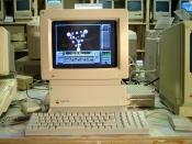 The Apple IIGS setup, with keyboard and mouse shown.