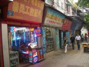 English: Electronic components shops in Guangzhou. The one in front is specializing in LEDs. There is a whole area - several blocks not far from the Guangta Mosque - mostly taken over by these shops. They, apparently, supply local companies that assemble 