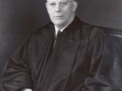 English: Undated photograph of Chief Justice of the United States Earl Warren. Photo by Harris & Ewing photography firm, whose works have all lapsed into the public domain.http://www.loc.gov/rr/print/res/140_harr.html