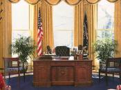 English: White House Oval Office during the administration of Bill Clinton Français : Le bureau ovale à la Maison Blanche sous la présidence de Bill Clinton. Le bureau est le Resolute desk.