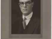English: Thornton Wilder pictured in his Yale College graduation photo, 1920. Image courtesy of the Yale Collection of American Literature, Beinecke Rare Book & Manuscript Library.http://beinecke.library.yale.edu/dl_crosscollex/brbldl/oneITEM.asp?pid=2037