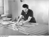 Bundesarchiv Bild 183-37027-0007, Dresden, Kleiderwerke, von der Idee bis zum fertigen Modell