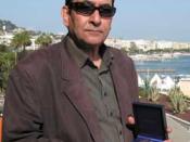 English: Samir Faris is a renowned Egyptian film critic. This is a picture of him holding one of his prizes.