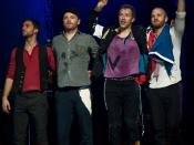 English: Coldplay taking a bow after performing in support of their 2008 tour. From left to right: Guy Berryman, Jonny Buckland, Chris Martin, and Will Champion
