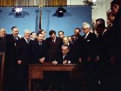 English: President Lyndon B. Johnson signing the 1967 Clean Air Act in the East Room of the White House.