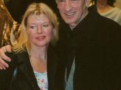 Gottfried John mit seiner Ehefrau bei der Deutschland-Premiere des Oliver Stone Films Alexander im Kölner Cinedom-Kino.