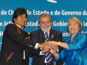Português: Brasília - Presidente Luiz Inácio Lula da Silva troca cumprimentos com os presidentes da Bolívia, Evo Morales, e do Chile, Michelle Bachelet, ao final da reunião de cúpula da União de Nações Sul-Americanas (Unasul).