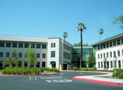 English: Buildings 21 and 22 at Sun Microsystems' headquarters campus on the former site of the Agnews Developmental Center.