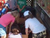 English: Students learning about vermicomposting
