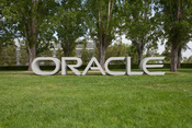 English: Oracle sign at Oracle Corporation headquarters in Redwood Shores, Redwood City, California.