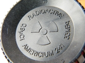 English: Photo of the Americium container in a smoke detector