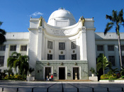English: Capitol building of the Province of Cebu, located in Cebu City.