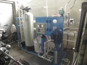 English: A custom-built 1000 liter reverse osmosis water purification plant for commercial use.