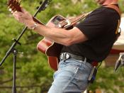 English: Pentagon, Washington, D.C. (Apr. 16, 2003) — Country music star Darryl Worley performs his hit song, “Have You Forgotten” during a concert held at the Pentagon in support of our troops. The American Forces Radio and Television Service (AFRTS) air