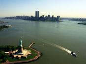 English: View of Manhattan from a helicopter, flying over Upper New York Bay. The towers destroyed in the September 11 attacks can also be seen on the island of Manhattan.