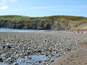 English: Aberdaron - Traeth/Beach Aberdaron is noted for low levels of air pollution; the Gwynedd State of the Environment Report in 2004 found levels of sulfur dioxide, nitrogen dioxide and carbon monoxide very low; and particulates to be low. It is one 