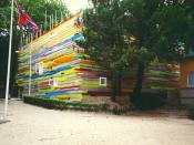 English: The Japanese Pavilion covered with coloured plastic bars at the Biennale di Venezia 1995.