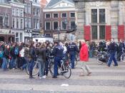 Thousands of pupils in The Netherlands are protesting against the 1040 hours norm for high schools.