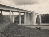 Español: El Puente de la Amistad que conecta las ciudad de Foz do Iguaçu (Brasil) con Ciudad del Este (Paraguay) en el año 1965. Archivo de la familia Unternahrer.