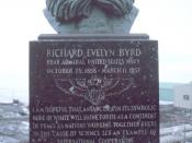 English: Bust of Rear Admiral Richard Evelyn Byrd at McMurdo Station. Deutsch: Richard Evelyn Byrd (NOAA) Bust of Rear Admiral Richard Evelyn Byrd at McMurdo Station. Image ID: corp2412, NOAA Corps Collection Photo Date: 1996 December Photographer: Michae