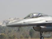 English: USAF F-16 Taxies towards the runway for his show at Aero India 2011, Yelahanka Air force base Bangalore.