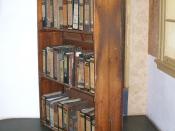 English: Reconstruction of the bookcase at the Anne Frank house.