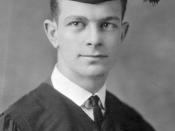 Pauling's graduation photo from Oregon Agricultural College in 1922