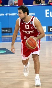 English: Turkish basketball player Ender Arslan