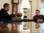 English: Image courtesy of The White House. President Barack Obama meets with Paul David “Bono” Hewson, lead singer of U2 and anti-poverty activist, to discuss development policy in the Oval Office, April 30, 2010. (Official White House Photo by Pete Souz