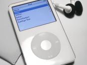 iPod 5th Generation white. 日本語: 第5世代 iPod(白)。
