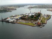 English: Cockatoo Island, Sydney, Australia. Photographed from an aircraft.