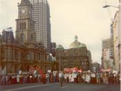 English: Spontaneous protest occupying the width of George street, Sydney, outside the Sydney Town Hall, about 6.45 p.m. on 11 November, 1975, the afternoon of the dismissal of the Whitlam Labor Government by the Govenor-General, Sir John Kerr.