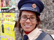 English: Female security guard in Narayangarh, District Chitwan, Nepal Français : Guarde de Sécurité à Narayangarh (District de Chitwan), au Népal. ‪Norsk (nynorsk)‬: Kvinneleg sikkerheitsvakt i Narayangarh i Nepal.