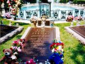 Elvis' grave at Graceland, Memphis, Tennessee, United States.