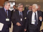 English: Antonio Fazio, Governor of Banca d'Italia, center, and Vincenzo Visco, Italian Minister of Treasury, right, at the Prague Congress Centre.