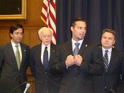 English: Ricky Martin (second from right) meets with members of the United States House of Representatives including Luis Fortuño (far left), Tom Lantos (D-California) (second from left) and Chris Smith (right)