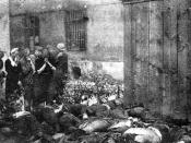 English: The corpses of victims of Soviet NKVD murdered in last days of June 1941, just after outbreak of German-Soviet War (NKVD prisoner massacres) and escape of Red Army and NKVD troops from the cities. Here: Lwów, citizens of Lwów are looking for thei