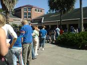 English: Voters in line to cast ballots in 2008 presidential election in Gainesville, Florida on November 1, 2008