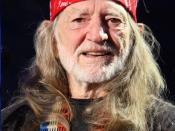 English: Willie Nelson getting ready to perform. Farm Aid 2009. Photo by Larry Philpot, www.soundstagephotography.com