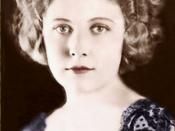 English: Publicity photo of Edna Purviance from The Blue Book of the Screen by Ruth Wing, editor