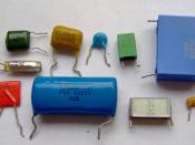 English: Electronic component - capacitor Deutsch: elektronische Bauelemente - Kondensatoren