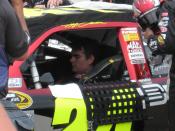 Jeff Gordon prepare in his car before race