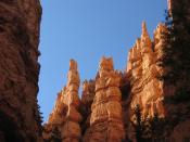 English: Photo of Hoodoos at sunset in Bryce Canyon National Park, Utah, USA. Français : Coucher de soleil sur des hoodoos dans le Bryce Canyon National Park (Utah), aux États-Unis. Deutsch: Bryce Canyon Hoodoos bei Sonnenuntergang, Bryce-Canyon-Nationalp