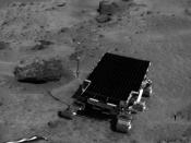 English: Sojourner Rover and rock 
